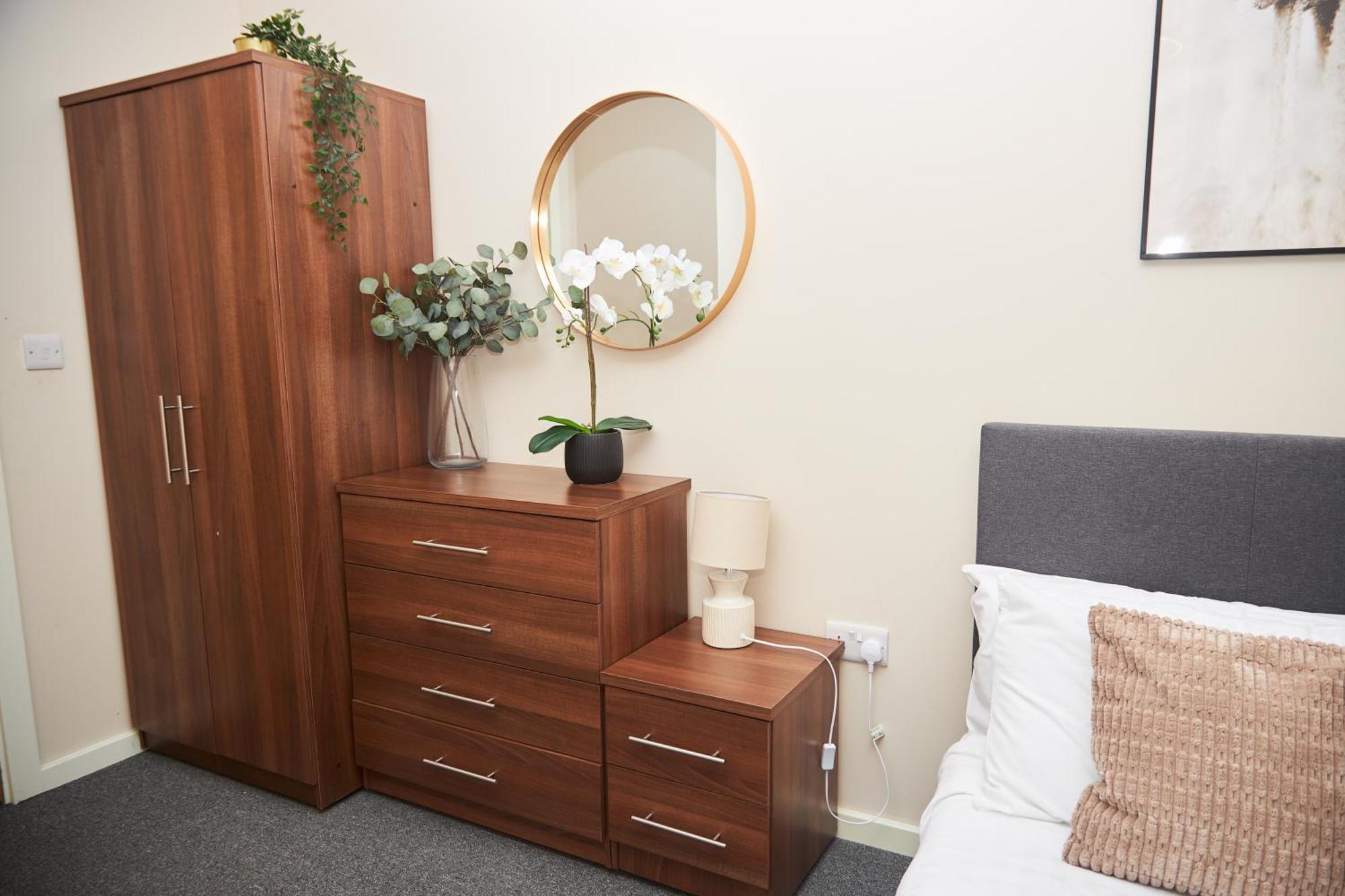Deluxe And Cozy Two Bedroom With 1 Bathroom And Open Balcony Manchester Buitenkant foto