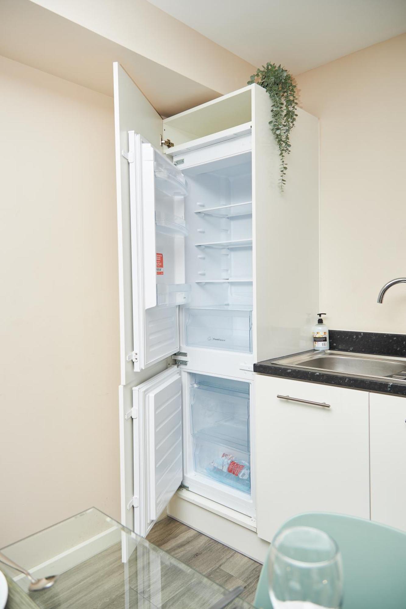 Deluxe And Cozy Two Bedroom With 1 Bathroom And Open Balcony Manchester Buitenkant foto