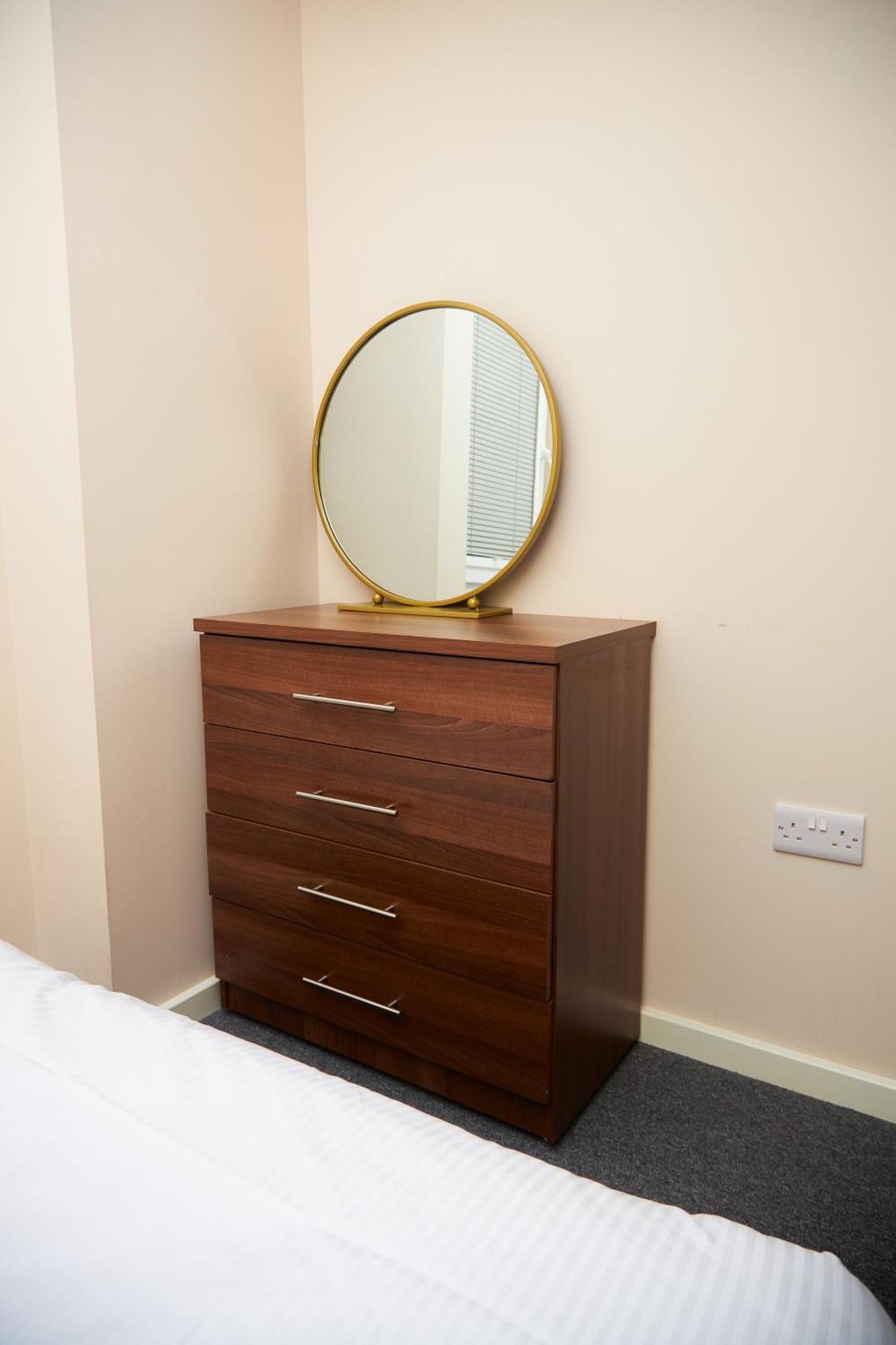 Deluxe And Cozy Two Bedroom With 1 Bathroom And Open Balcony Manchester Buitenkant foto